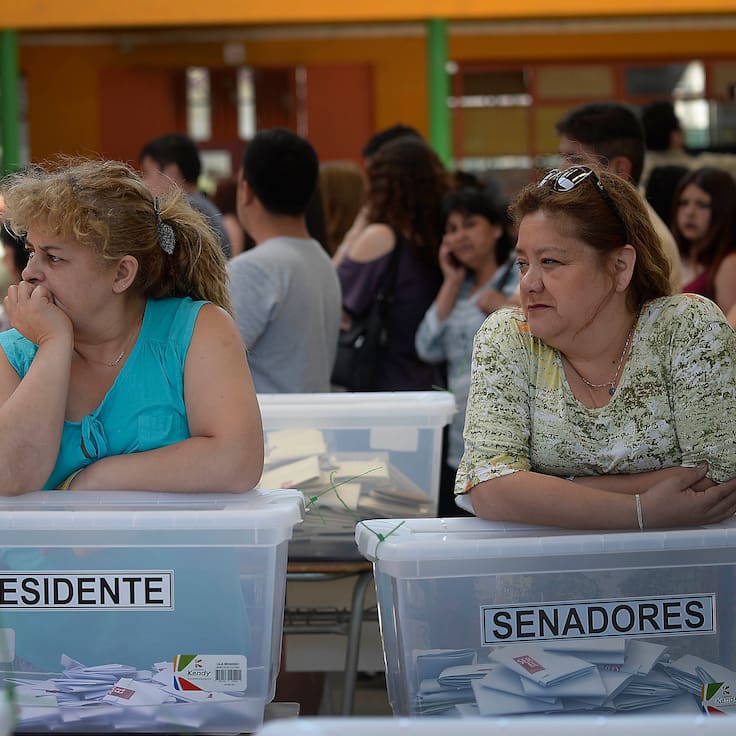 La paradoja del voto femenino: dueñas de las urnas, pero lejos de los puestos de poder