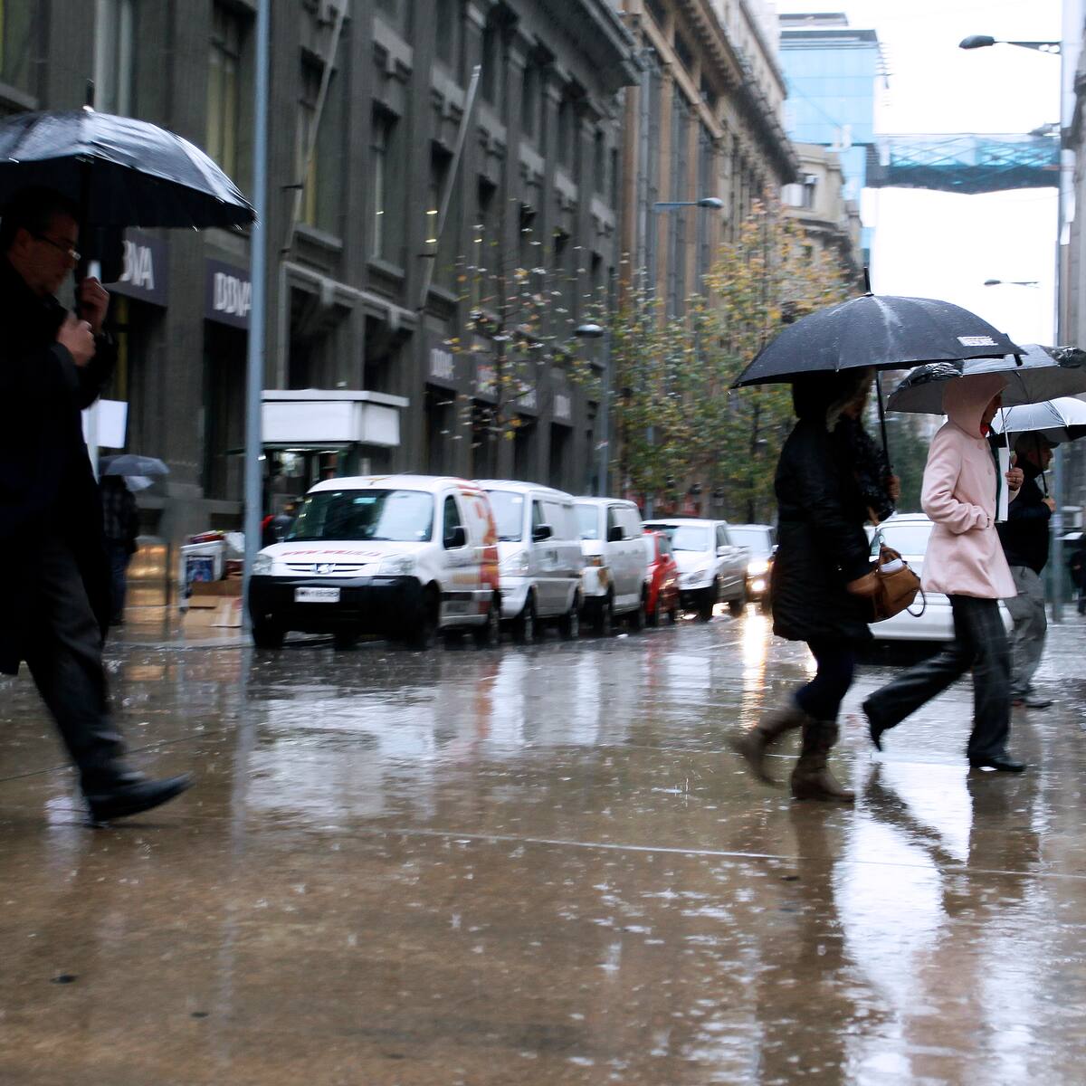 Vuelve la lluvia a Santiago hoy: a esta hora comienzan las precipitaciones en la región Metropolitana