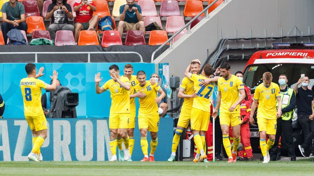 BUCHAREST, ROMANIA - JUNE 17: (BILD ZEITUNG OUT) Andriy Yarmolenko of Ukraine celebrates after scoring his team's first goal with teammates during the UEFA Euro 2020 Championship Group C match between Ukraine and North Macedonia at National Arena on June 17, 2021 in Bucharest, Romania. (Photo by Stanislav Vedmid/DeFodi Images via Getty Images)