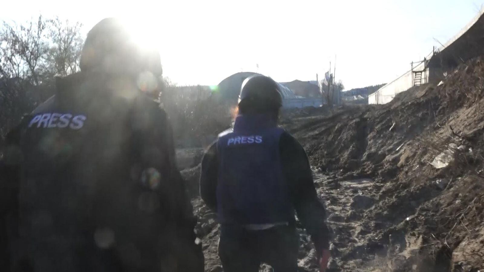 Periodistas fueron emboscados en Kiev | Sky News