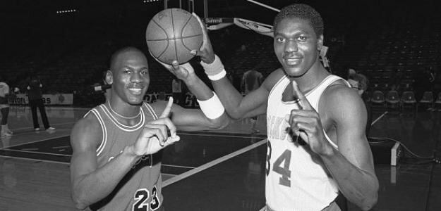 Michael Jordan y Hakeem Olajuwon