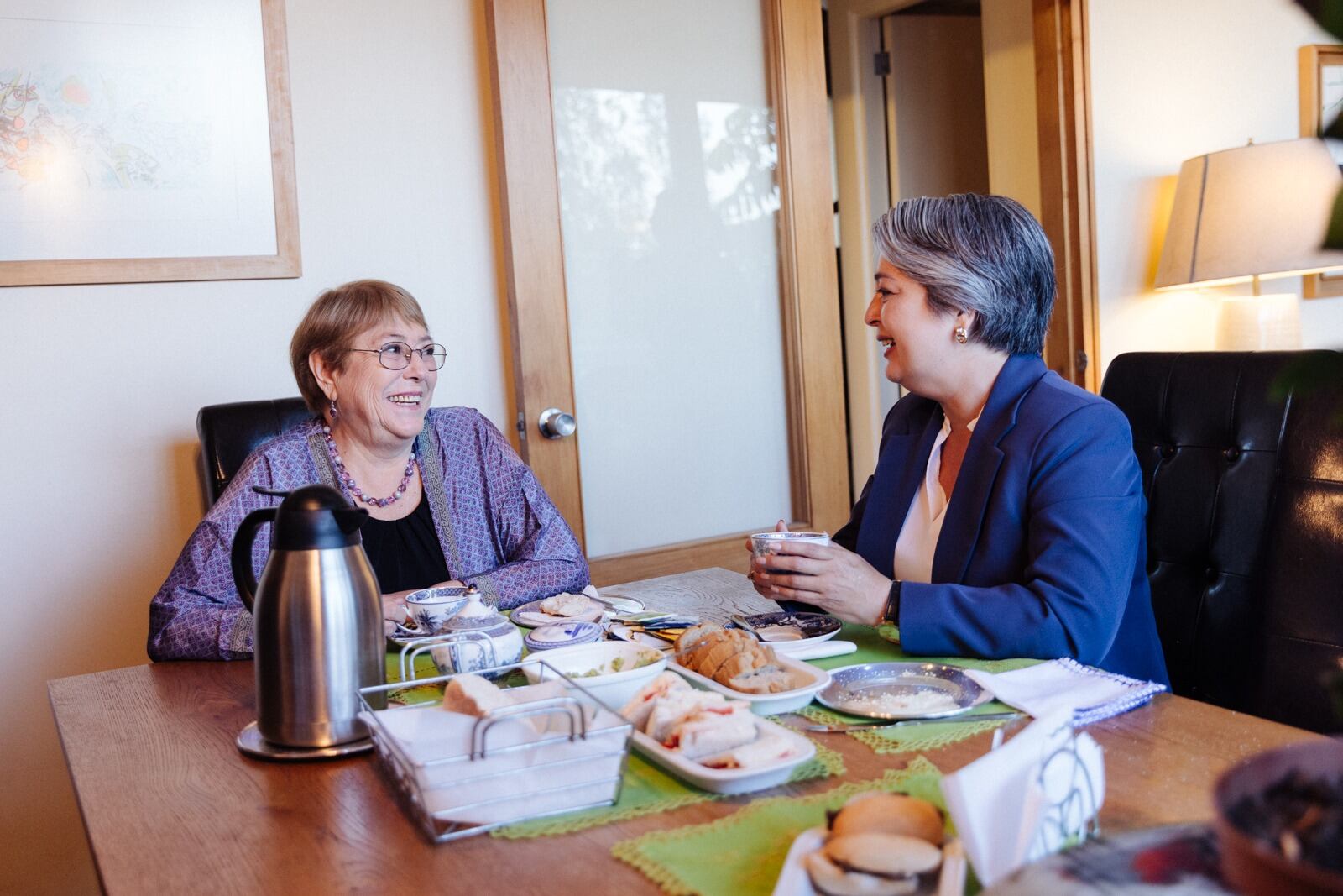 Michelle Bachelet se reúne con Jeannette Jara