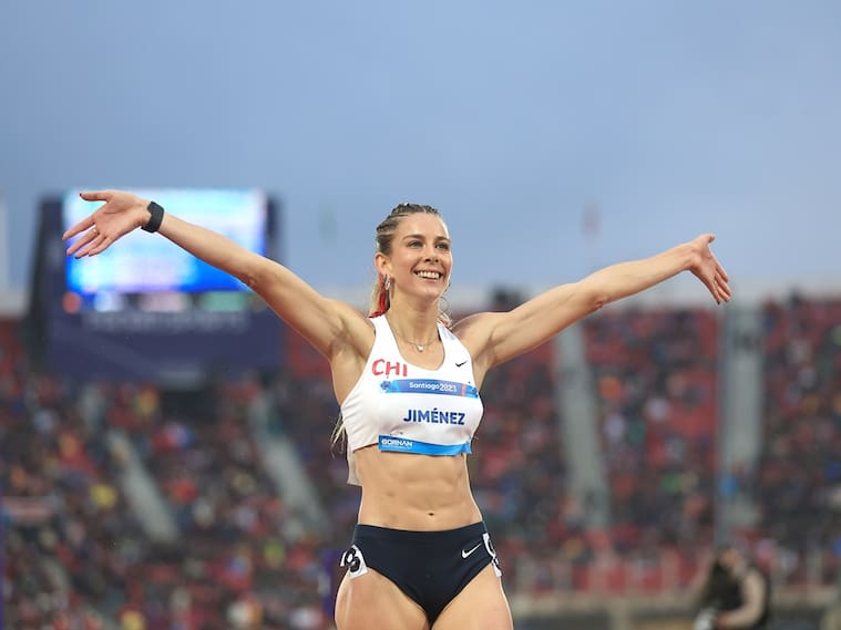 SANTIAGO, CHILE - NOVEMBER 01: Isidora Jimenez of Team Chile competes in Women's 200m Semifinal race at Estadio Nacional de Chile on November 01, 2023 in Santiago, Chile. (Photo by Buda Mendes/Getty Images)