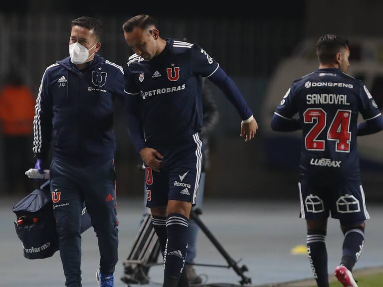 3 de Mayo del 2021/RANCAGUAMarcelo Cañete(c) sale lesionado ,durante el partido valido por la sexta fecha del Campeonato Nacional AFP PlanVital 2021, entre Universidad de Chile vs Santiago Wanderers, disputado en el Estadio El Teniente.
FOTO:FRANCISCO LONGA/AGENCIAUNO
