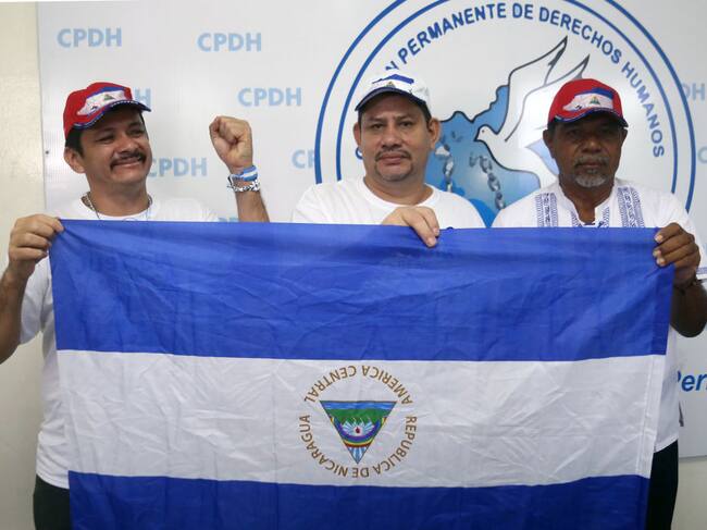 Mairena juntos a los opositores Pedro Mena y Freddy Navas