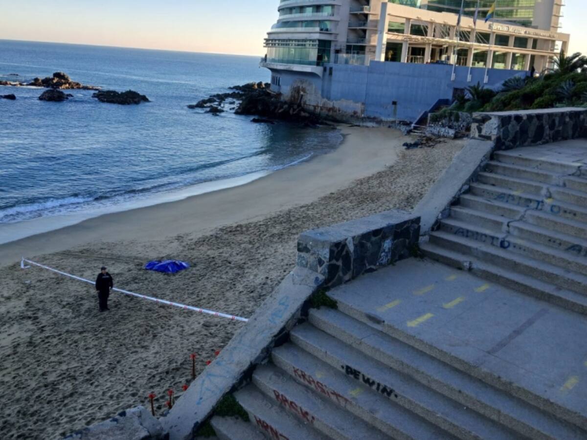 Encuentran cuerpo de mujer en orilla de playa en Viña del Mar