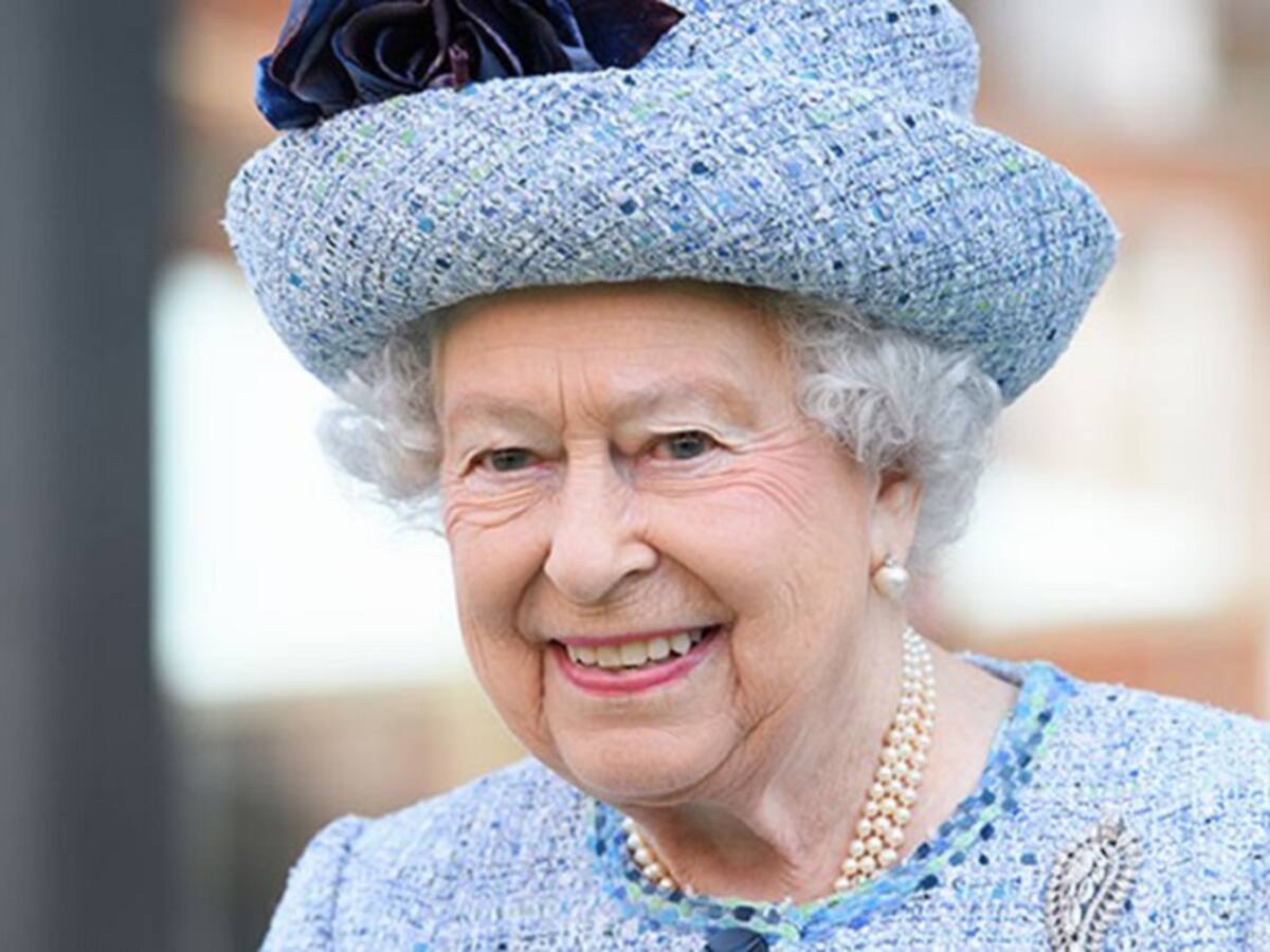 La reina Isabel II recibió este sábado la vacuna contra el coronavirus