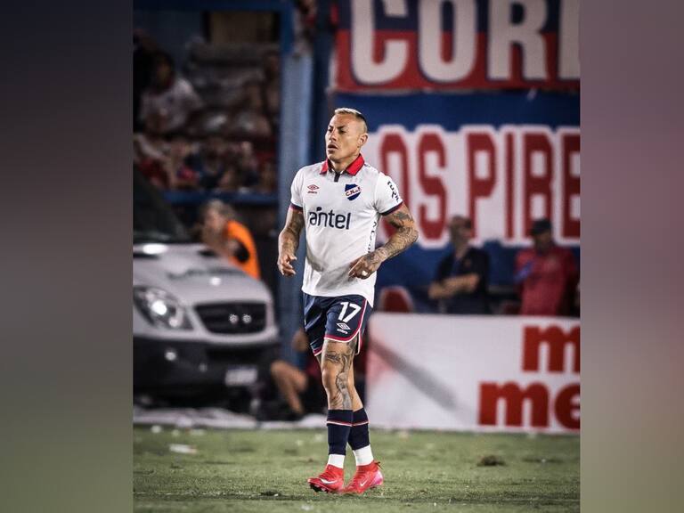 Eduardo Vargas debuta por Nacional en el clásico máximo del fútbol uruguayo
