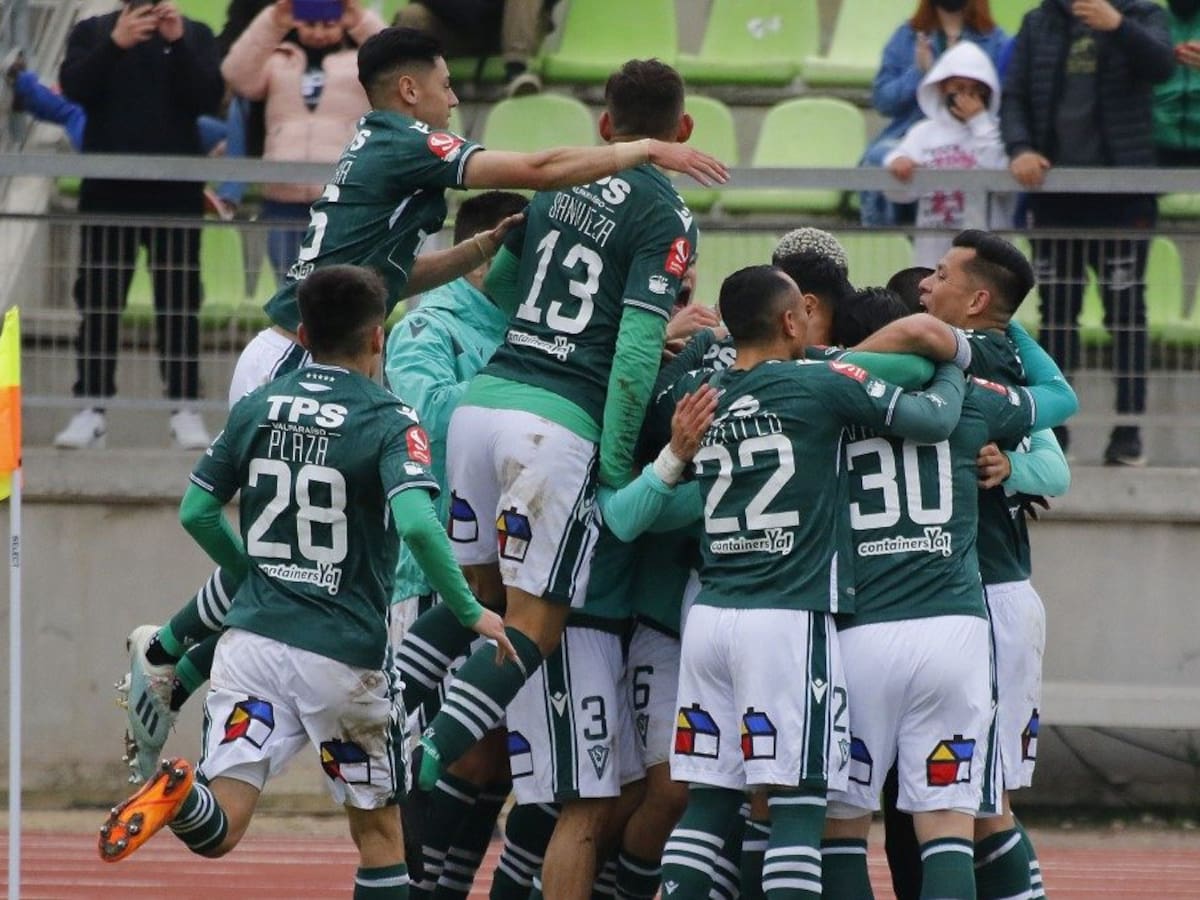¡Festeja el puerto! FFCH reconoció los títulos de 1941 y 1942 de Santiago Wanderers