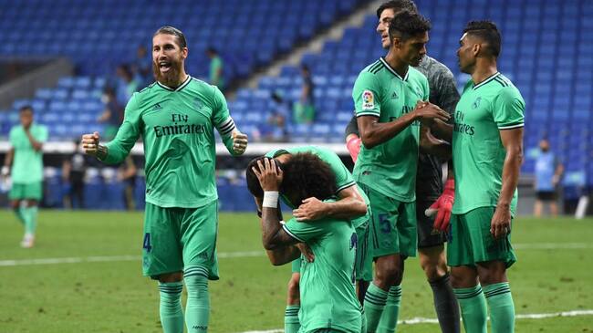 BARCELONA, SPAIN - JUNE 28: Sergio Ramos, Marcelo and teammates of Real Madrid celebrate at full time of the Liga match between RCD Espanyol and Real Madrid CF at RCDE Stadium on June 28, 2020 in Barcelona, Spain. (Photo by David Ramos/Getty Images)