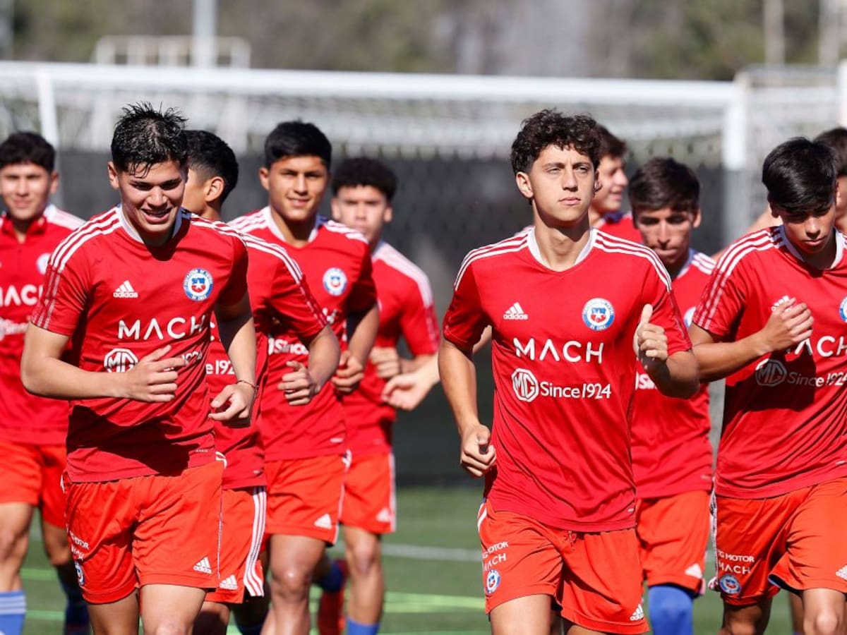 Con dos desde el extranjero: oficializan la nómina de 21 jugadores con que La Roja jugará el Mundial Sub 17