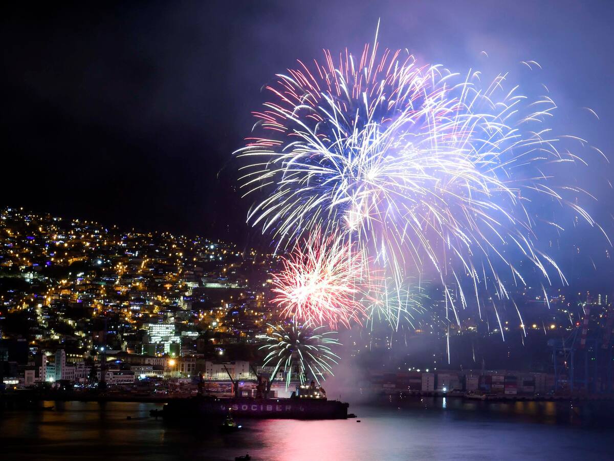 Año Nuevo 2024: qué comunas tendrán fuegos artificiales y cuáles no