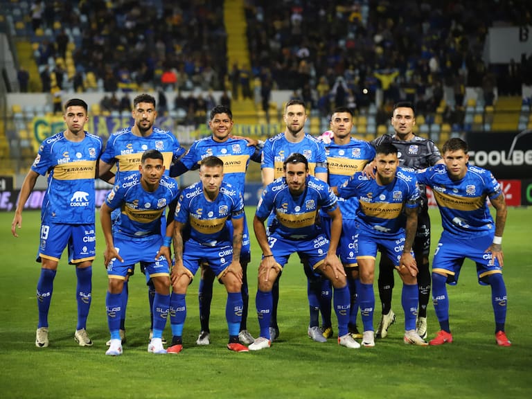 Everton anuncia la salida de 12 jugadores horas antes de que finalice el 2025