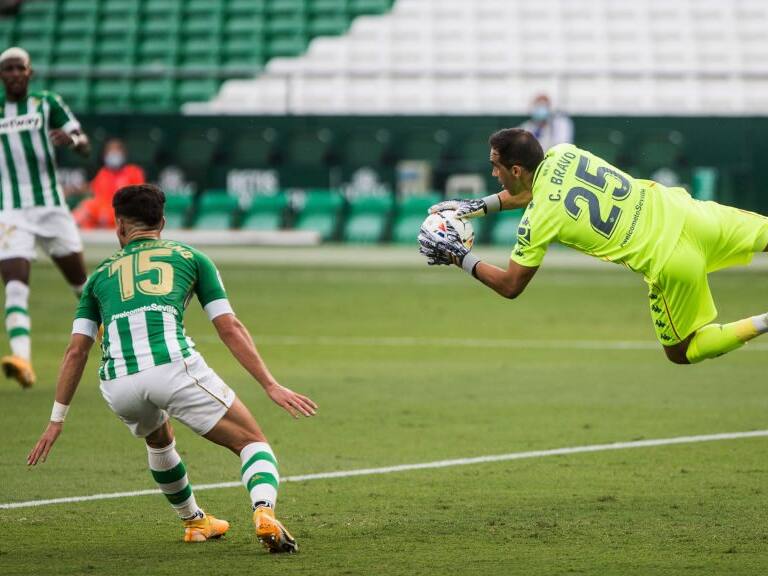 SEVILLA, SPAIN - SEPTEMBER 20: Claudio Bravo of Real Betis in action during the spanish league, La Liga Santander, foorball match played between Real Betis Balompie and Real Valladolid at Benito Villamarin Stadium on September 20, 2020 in Sevilla, Spain. (Photo by Joaquin Corchero / AFP7 / Europa Press Sports via Getty Images )