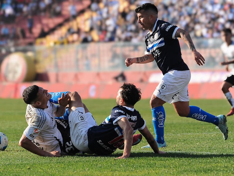 Gary Medel criticó el campo de juego del Estadio Santa Laura