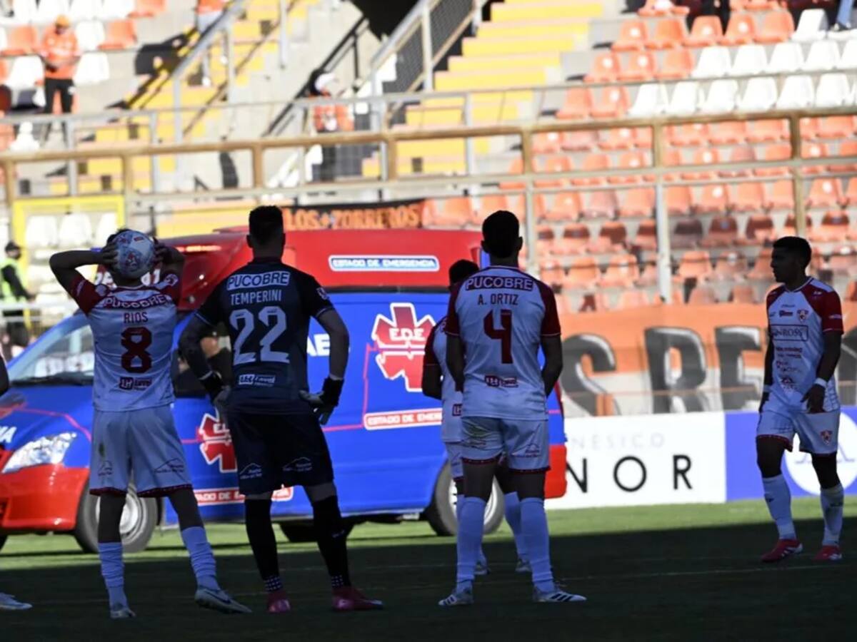 “Se encuentra estable dentro de su gravedad”: hincha de Cobreloa es internado tras caer desde la galería