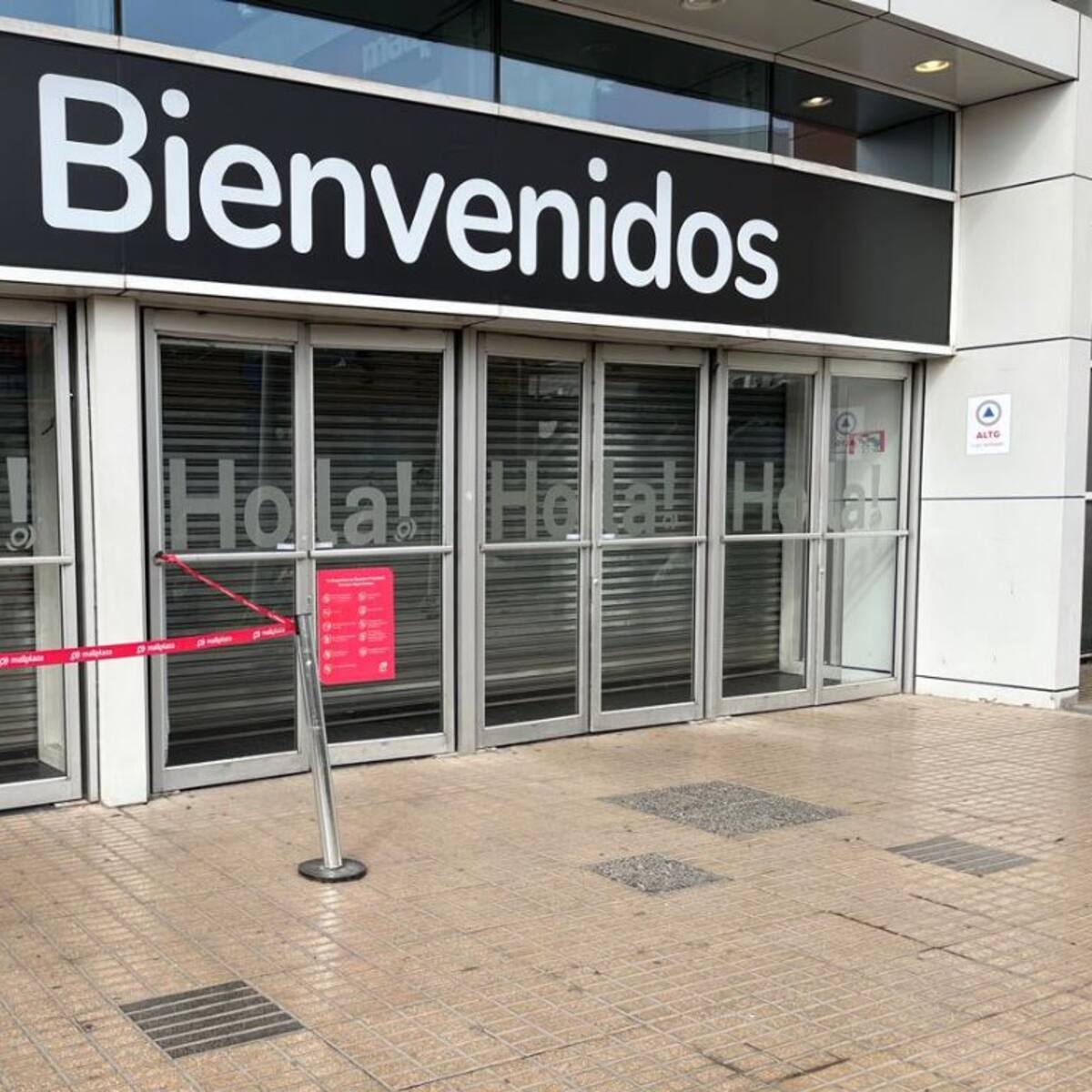 Aviso de bomba obliga a evacuar Mall Plaza Oeste: activan protocolo de seguridad
