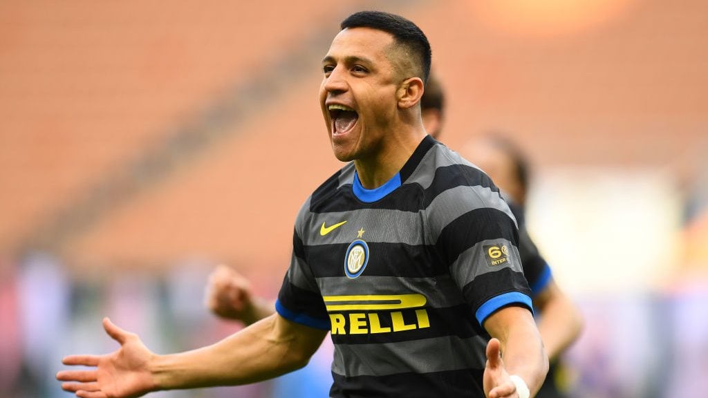 MILAN, ITALY - FEBRUARY 28: Alexis Sanchez of FC Internazionale celebrates after scoring the third goal during the Serie A match between FC Internazionale and Genoa CFC at Stadio Giuseppe Meazza on February 28, 2021 in Milan, Italy. (Photo by Claudio Villa - Inter/Inter via Getty Images)
