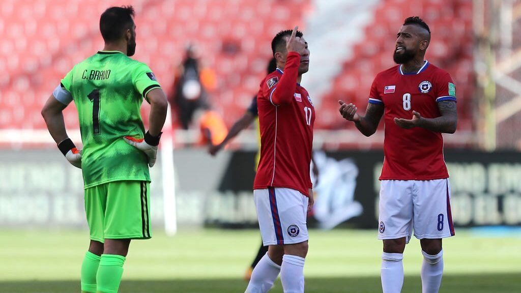 Atención Chile: estos son los 8 jugadores que están a una amarilla de la suspensión