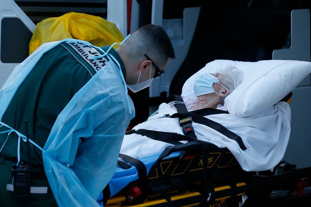 Paciente del Covid-19 es atendida en Australia
