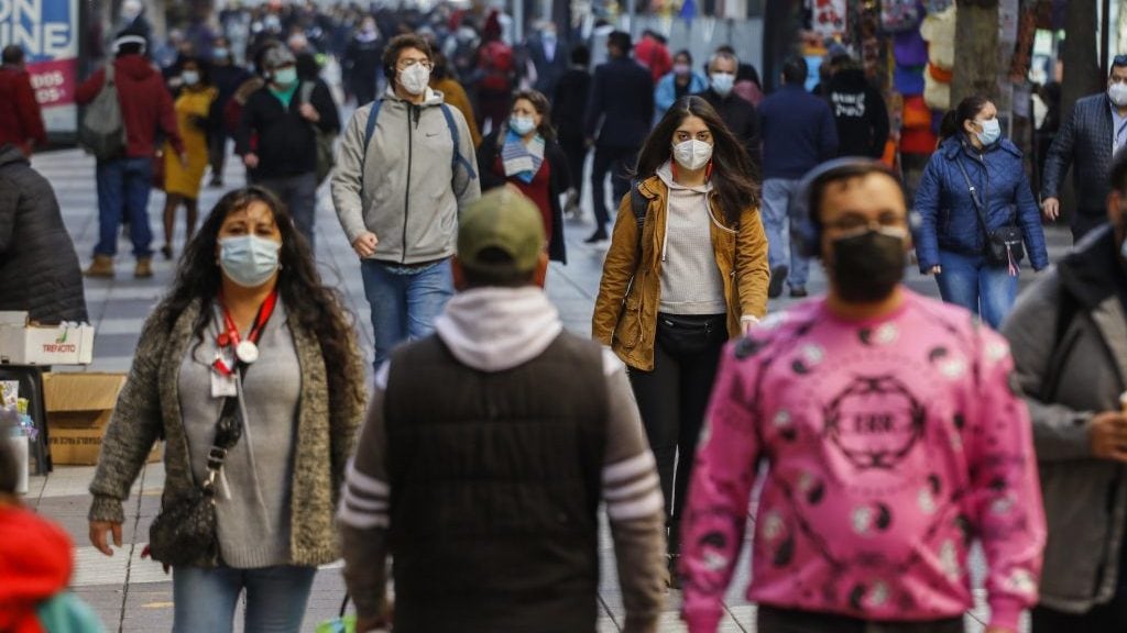 11 de junio del 2021/SANTIAGOUna Gran cantidad de personas, circulan por el paseo Ahumada en la comuna de Santiago, pese a que esta se encuentra en cuarentena, y que estamos a un dia de una cuarentena total en la Región Metropolitana.
FOTO: SEBASTIAN BELTRAN GAETE/AGENCIAUNO