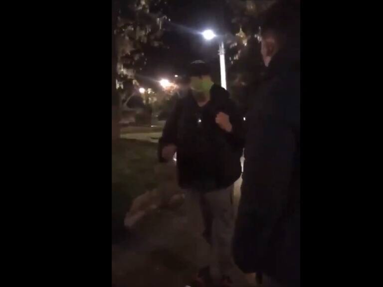 Grupo de jóvenes agredieron a vecino de La Reina quien les pidió usar mascarilla en plaza de la comuna