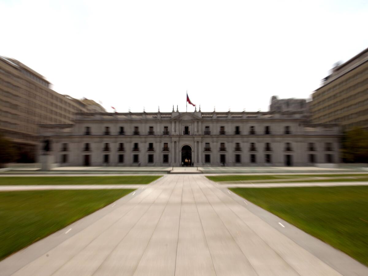 Investigación por muertes Covid-19: Correos electrónicos aseguran que asesores de La Moneda participaron en la elaboración de informes modificados