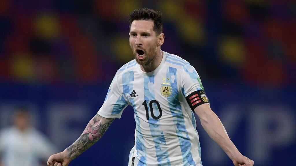 SANTIAGO DEL ESTERO, ARGENTINA - JUNE 03: Lionel Messi of Argentina celebrates after scoring the opening goal of his team with a penalty kick during a match between Argentina and Chile as part of South American Qualifiers for Qatar 2022 at Estadio Unico Madre de Ciudades on June 03, 2021 in Santiago del Estero, Argentina. (Photo by Juan Mabromata - Pool/Getty Images)