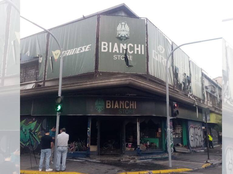 Incendio en local de bicicletas en Santiago - Richard Jiménez - ADN Hoy - 22 de enero de 2024