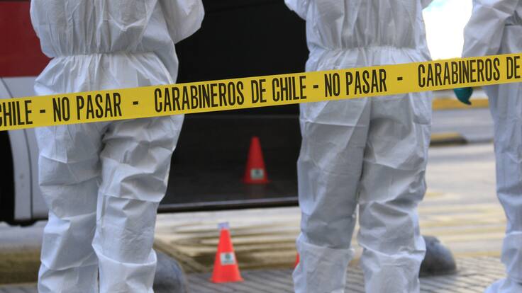 Ciclista muere tras ser colisionado por bus RED en Peñalolén: máquina terminó arrasando con reja de una casa