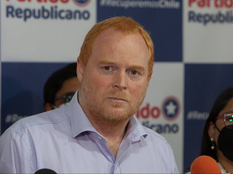 19 de Enero de 2022/SANTIAGOEl presidente del Partido Republicano, Rojo Edwards, condena las recientes jornadas de violencia en la Macrozona Sur del país y emplaza al presidente electo, Gabriel Boric, a comprometerse no dialogar con el terrorismo
FOTO: LUKAS SOLIS/AGENCIA UNO
