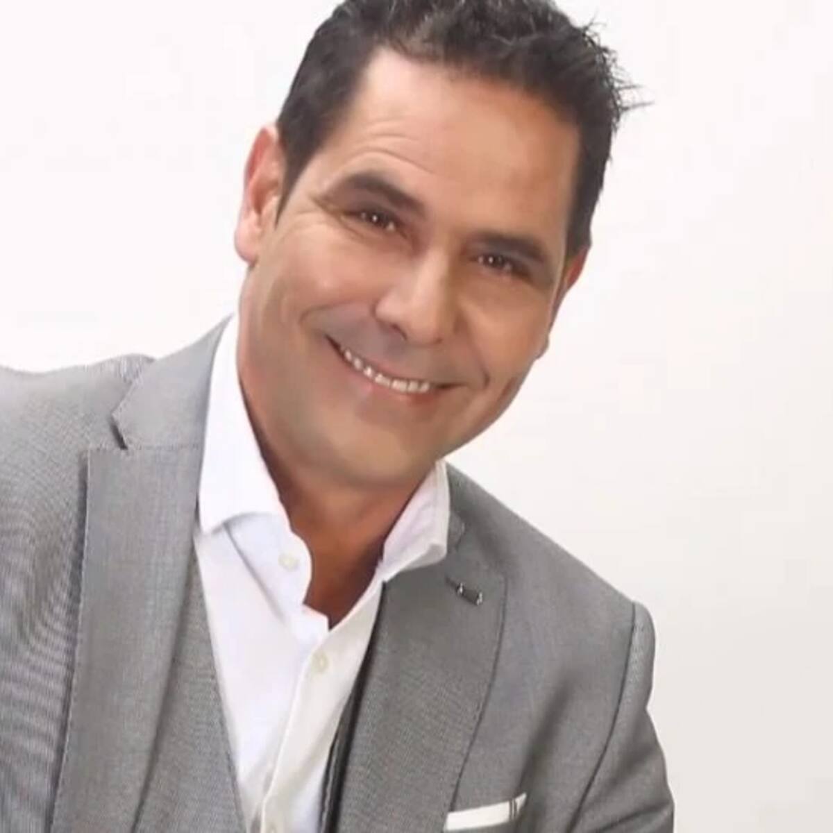 “Me las...”: el elegante comentario de Juan Falcón respecto a su vida amorosa que provocó carcajadas
