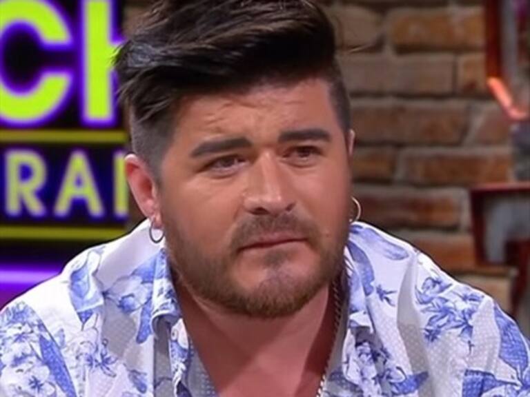 Junior Playboy leyó las mascadas de un completo para predecir el futuro