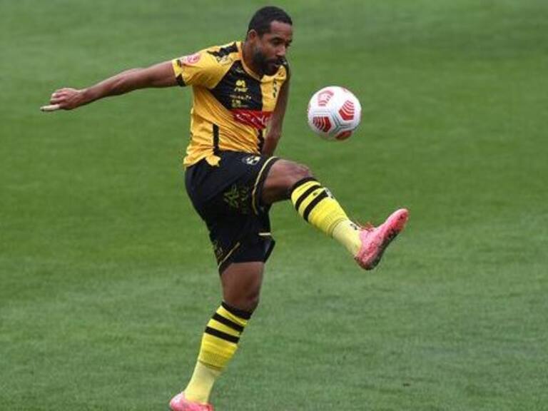 Jean Beausejour hizo un balance de su carrera tras su retiro: "Marcelo Bielsa fue el entrenador que marcó mi carrera y mi vida"