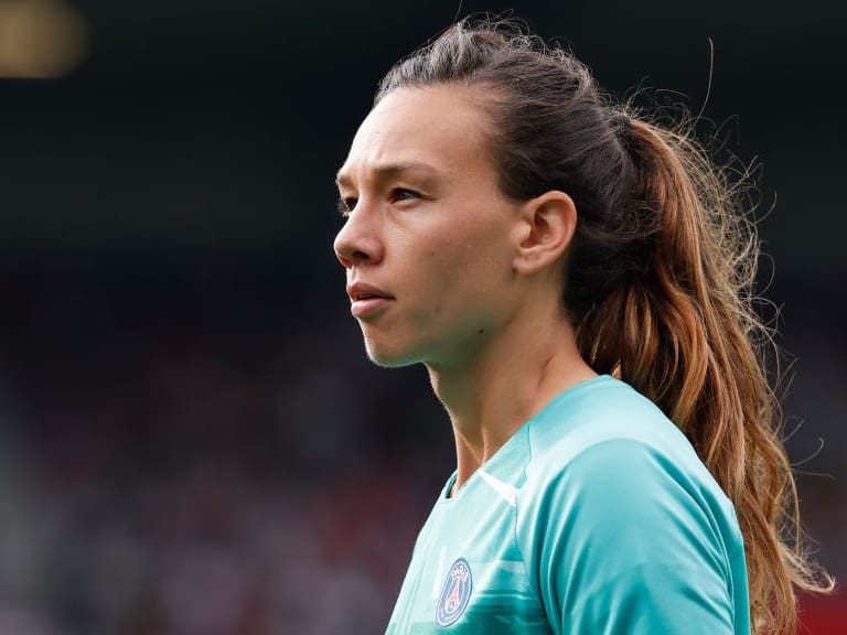 GUINGAMP, FRANCE - SEPTEMBER 21: Christiane Endler #16 of Paris Saint-Germain looks on during the Trophee des Championnes between Olympique Lyonnais and Paris Saint-Germain at Stade du Roudourou on September 21, 2019 in Guingamp, France. (Photo by Catherine Steenkeste/Getty Images)