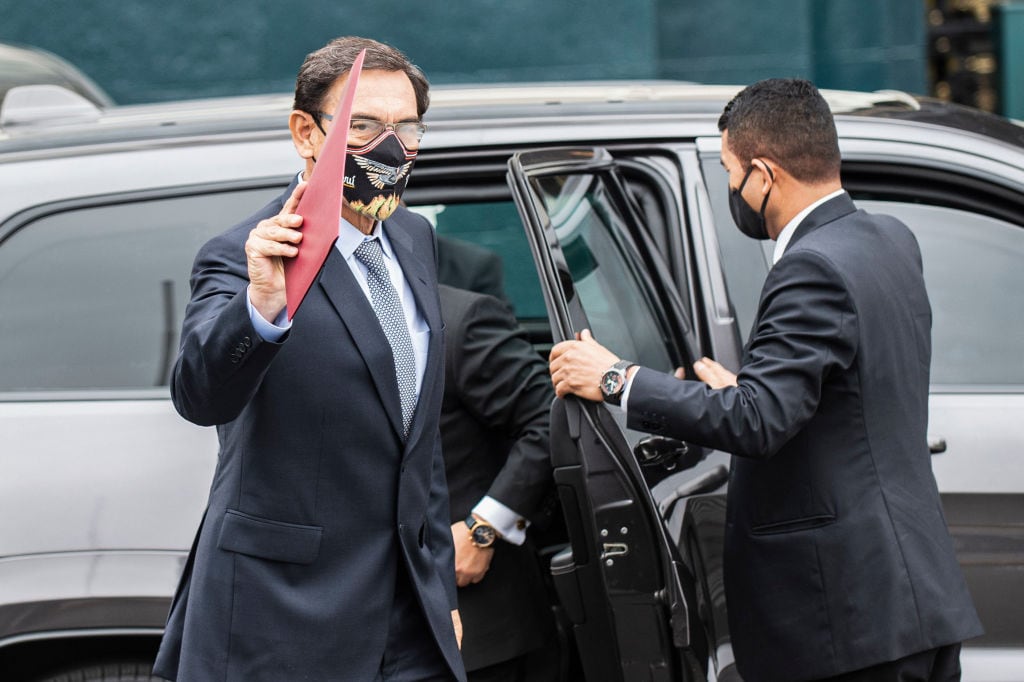 Martin Vizcarra llega al Congreso de Perú antes de su juicio político