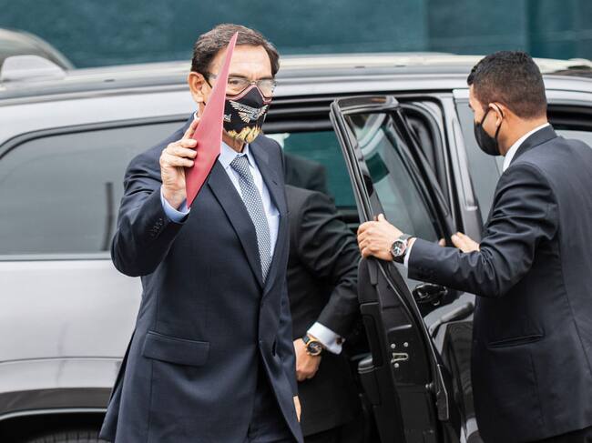 Martin Vizcarra llega al Congreso de Perú antes de su juicio político