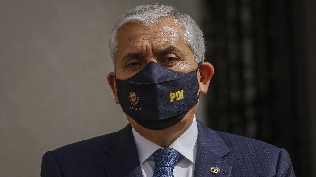 18 de noviembre del 2020/SANTIAGOHector Espinosa, Director General de la Policia de Investigaciones, durante el punto de prensa, tras finalizar la reunión de lanzamiento del Sistema de Alerta Temprana (SAT) de Drogas, un mecanismo inédito en nuestro país, que permitirá el trabajo conjunto de más de 25 instituciones, para detectar, alertar y dar una respuesta intersectorial a la aparición de Nuevas Sustancias Psicoactivas y Fenómenos Emergentes en materia de drogas.
FOTO: SEBASTIAN BELTRAN GAETE/AGENCIAUNO
