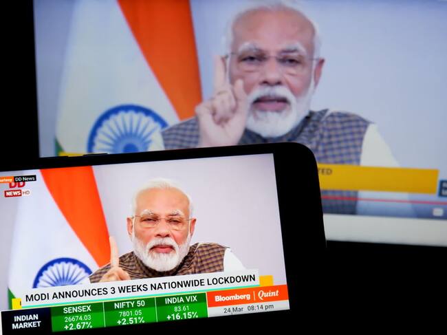 El primer ministro indio Narendra Modi entrega un mensaje a los habitantes por la epidemia de Covid-19