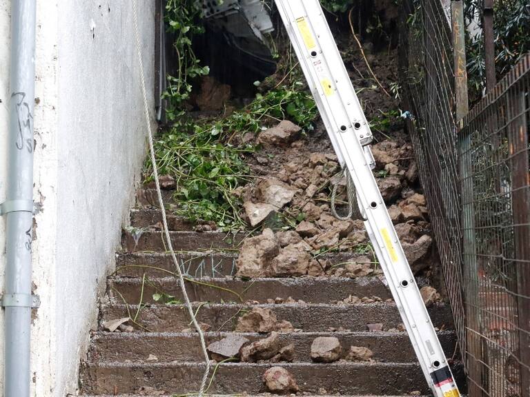 Derrumbes, problemas viales y vientos de hasta 170 km/h se han registrado en Valparaíso durante el sistema frontal