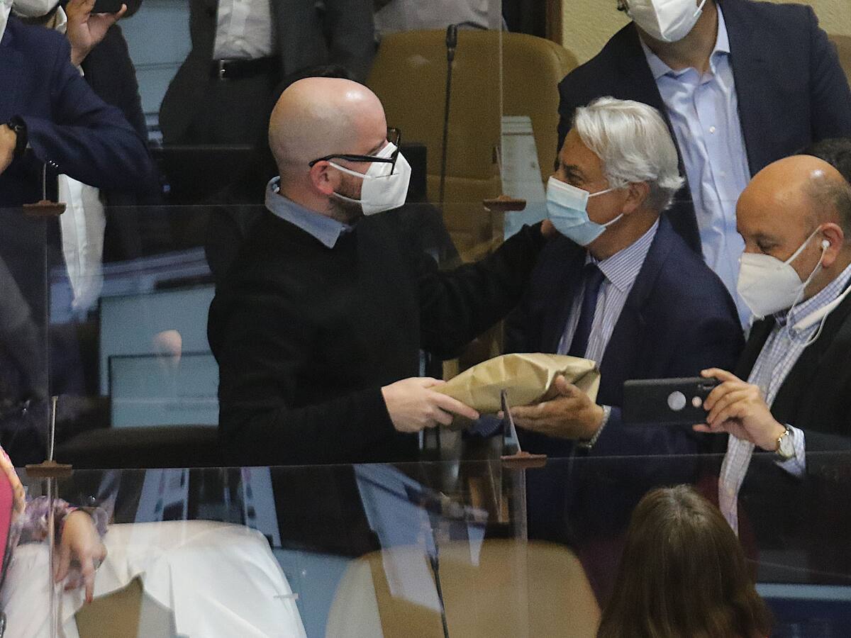 Lo que no se vio de la llegada de Giorgio Jackson al Congreso: el regalo para Naranjo, saludos y polémicas varias