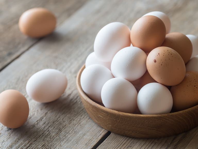 Cuál es la diferencia entre los huevos blancos y de color: ¿Realmente varía el sabor?