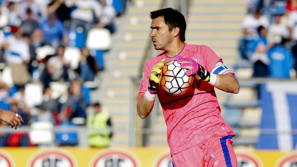 21 de AGOSTO del 2016/SANTIAGOCristopher Toselli(c) ,durante el partido valido por la Cuarta fecha del Campeonato de Apertura SCOTIBANK 2016-2017 entre Universidad Catolica vs Santiago Wanderers , jugado en estadio San Carlos de Apoquindo.
FOTO:FRANCISCO LONGA/AGENCIAUNO