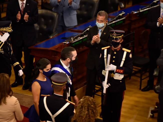 Nayib Bukele al interior del congreso de El Salvador que controla el oficialismo