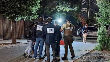 Hombre muere tras recibir varios disparos mientras se bajaba de un taxi en Puente Alto