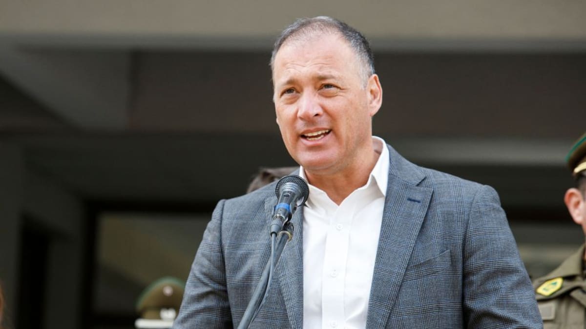 “No existe impedimento”: Diputado Castro justifica viaje al extranjero en pleno trabajo legislativo