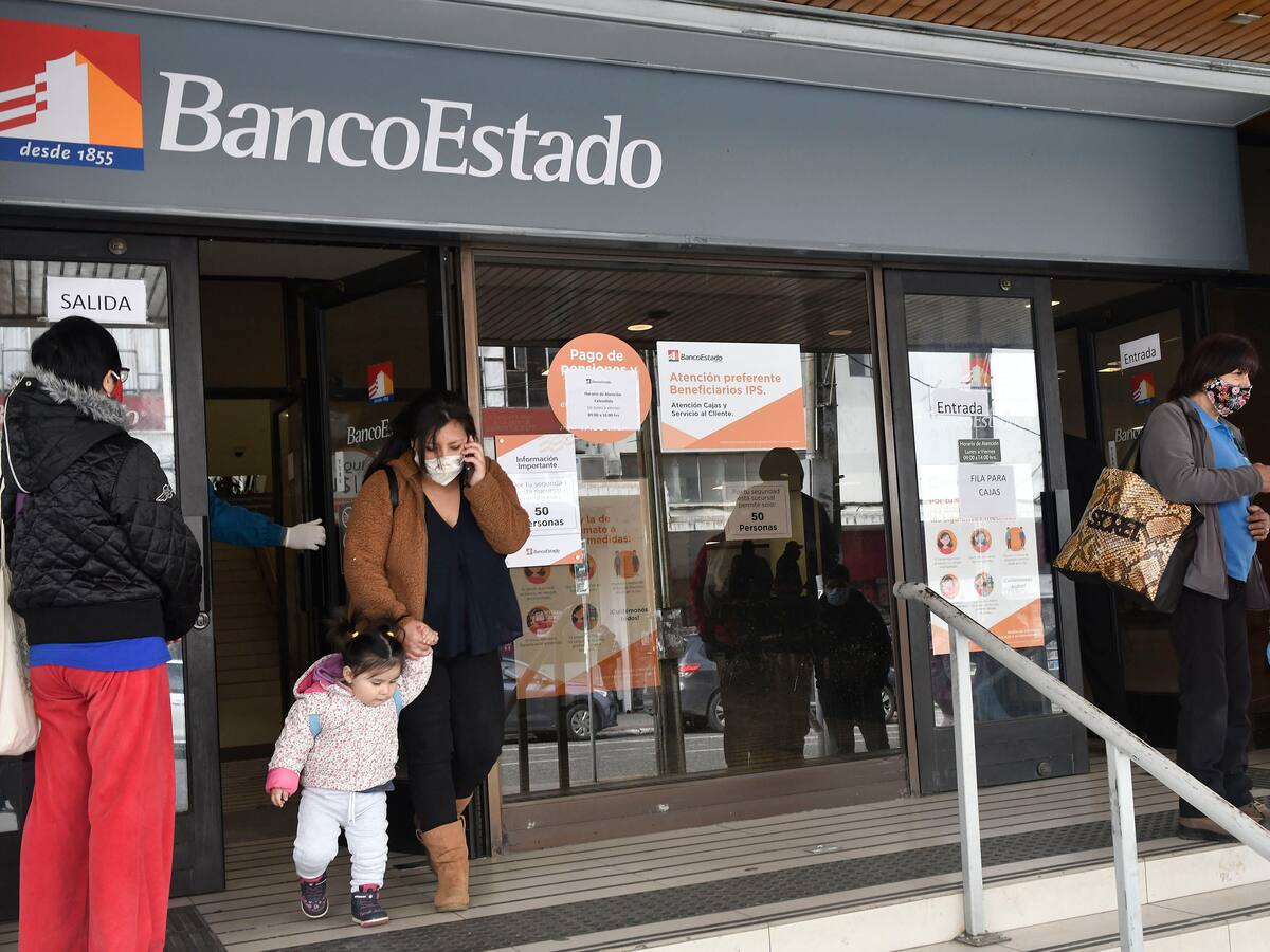 Evacuan BancoEstado de Cañete por paquete sospechoso en medio de visita de fiscal por asesinato de carabineros