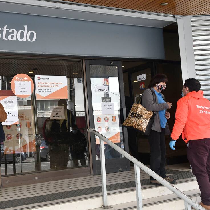 Evacuan BancoEstado de Cañete por paquete sospechoso en medio de visita de fiscal por asesinato de carabineros 