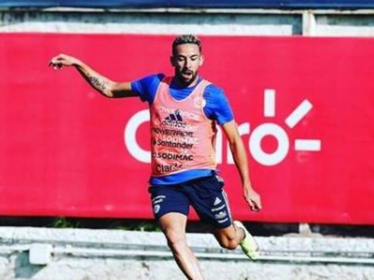 Mauricio Isla arengó a la Roja tras quedar fuera del viaje a Paraguay: "Los espero de regreso para seguir remando juntos"