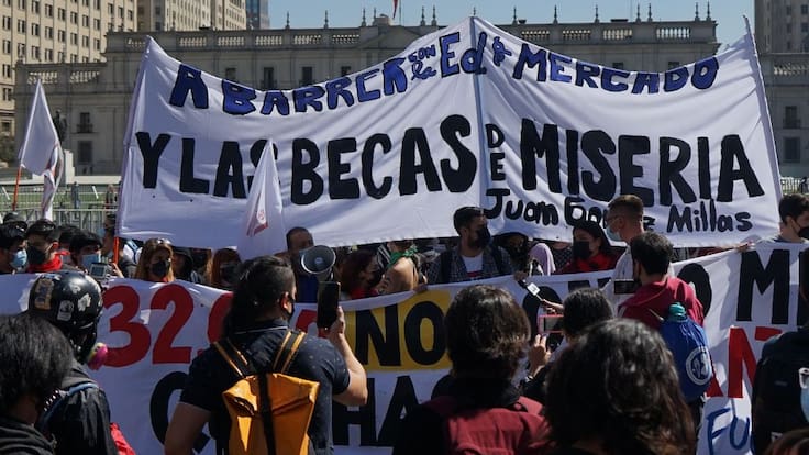 Confech anuncia concentración en el Mineduc por recortes en Educación